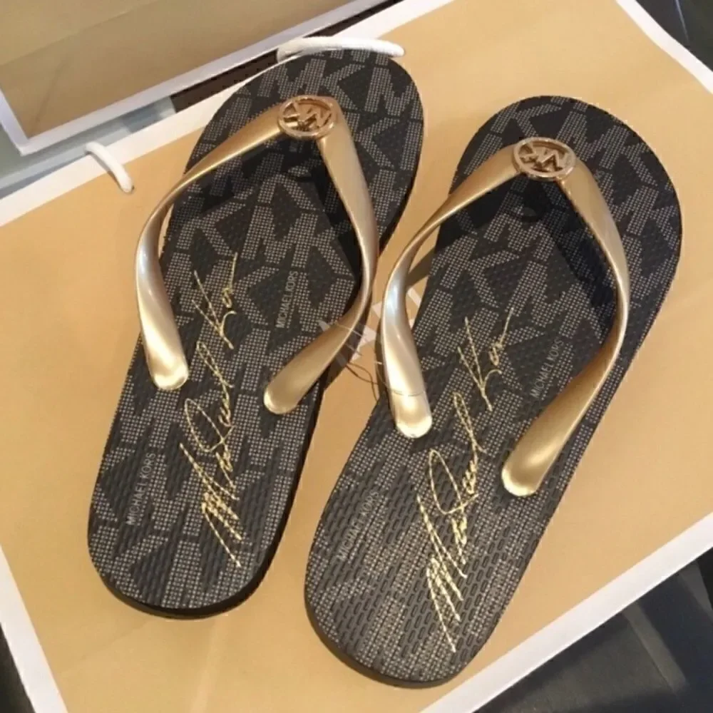 MICHAEL KORS FLATS SIZE 10